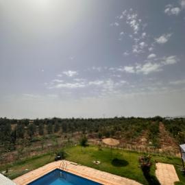 Villa avec piscine, hótel í Meknès