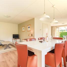 Rustiek en ruimtelijk vakantiehuis in Schoonloo, hotel a Schoonloo