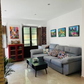 Spacious 3-bedroom family apartment in the historic center, Albaicín