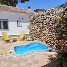 2-Person Studio, Private Splash Pool, 5 Min Beach, hotel in Novo Sancti Petri
