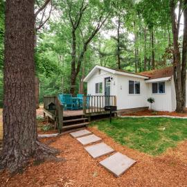 Modern Cabin Retreat l Arbutus Lake l Close to TC!, hotel a Traverse City