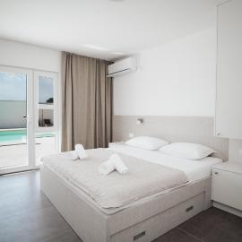 Villa Apartments Blanco - Near Airport Banja Luka、ラクタシのホテル