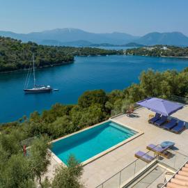 Villa Chriselia - 3 Bedrooms With Sea Access, hotel v destinácii Vathí