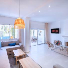 Villa in Golf Resort with Shared Pool, hotel in Bouznika