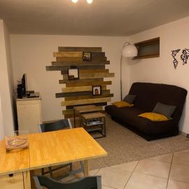 2 pièces cosy - à 150m du télécabine, hotel em Saint-Étienne-de-Tinée