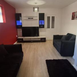 Modern 3 bedroom 2 bathroom Free Wifi Central Location