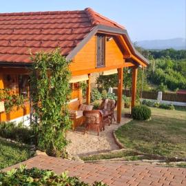 Bio Garden Cottage Sarajevo - Kremeš, Vogošća Seosko domaćinstvo Pogledine, hotel u gradu Vogošća