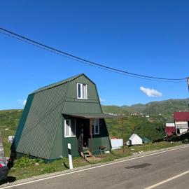 Cloudtop hut, hotel v destinaci Gomi