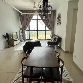 Arinara 2 Homestay 3Bed 2Bath 6 pax Conezion Ioi Putrajaya, hotel u gradu Serdang