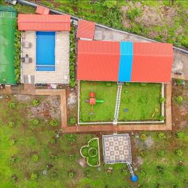 Nana's Farm and Resort, hotel in Jāmb