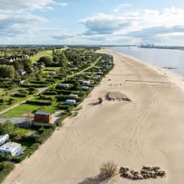 Tiny House direkt am Weserstrand، فندق في Sandstedt