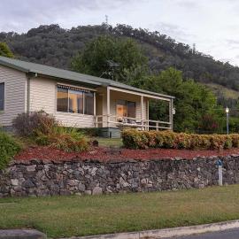 Cosy Candlewick Cottage - A Mount Beauty Delight