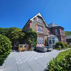 Y Garth, Sleeps 12, hotel in Barmouth