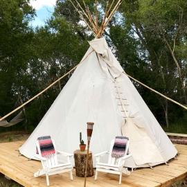 Superb Glamping Tipi on Organic Farm in the Sangre de Cristo Mountains, New Mexico, hotel u gradu San Cristobal