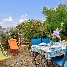 300m plage - Petite maison avec jardin pour 3，LʼÉpine的飯店