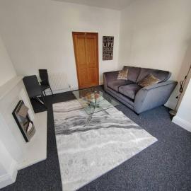 Brighouse 2 bedhouse central contractors welcome, Hotel in Brighouse