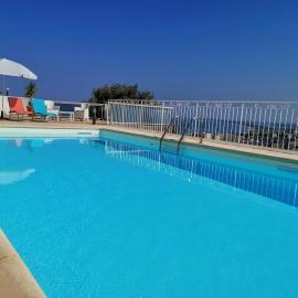 Appartement Vue Mer à Bastia, terrasse et piscine privée.