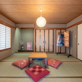HIKONE-Step 彦根ステップ 彦根駅徒歩4分 軽自動車用無料駐車場 彦根城徒歩15分 14名まで 戸建貸切, hotel i Hikone