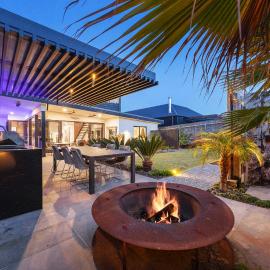 Shambala Dana - Balinese Inspired Villa with Pool, hotel di Blairgowrie