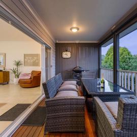Rosey's Cottage - 600m to Beach & Mountain Views