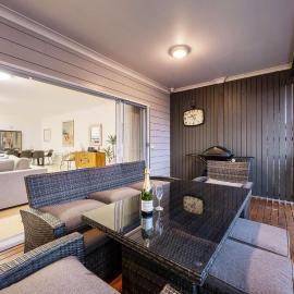 Rosey's Cottage - 600m to Beach & Mountain Views