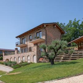 I Quattro Pozzi, hotel u gradu 'La Morra'
