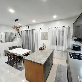 Relaxing 2BR Corner Home with Calming Lanai Area: Balanga şehrinde bir otel