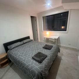 Queen Room with Attached Bathroom - OR10, hotel di Guildford
