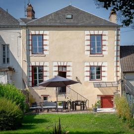 Maison L'Escale, proche des bords de Loire, 6 chambres avec sdb privée, jardin & terrasse