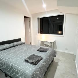 Queen Room in Modern House with Attached Bathroom - OR5, hotel di Guildford