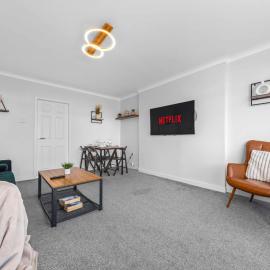 Quirky, Family Home in Glasgow, hotel a Cardonald