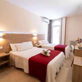 Viesnīca Hotel Europa pilsētā Figeresa