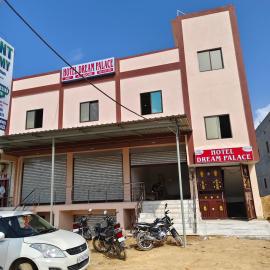 Hotel Dream Place, hotel in Pāl