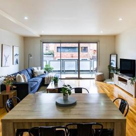 Penny 2BR Stylish Brunswick Stay with Parking