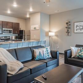 Modern Stay Near Jack Trice Stadium - Walk to ISU, hotel ad Ames