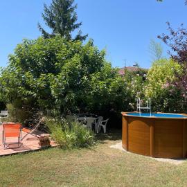 Viesnīca Maison l 3 chambres l Jardin l Piscine l Lambesc pilsētā Lambeska
