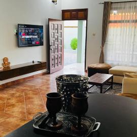 Villa Modern Two Bedroom Vacation home in Mbezi Beach, hotel in Dar es Salaam