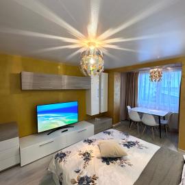 Gold Vibe Apartment