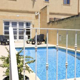 Villa Ambrose Village, hotel in San Lawrenz