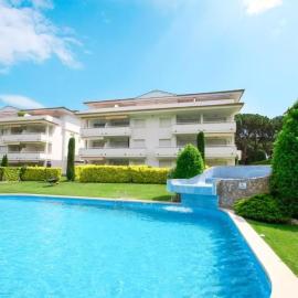 Apartamento con piscina en playa de Pals con AC