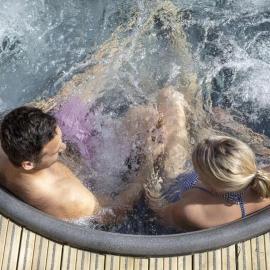Seascape Seaview Apartment hot tub hire subject to availability, hotel in Scarborough