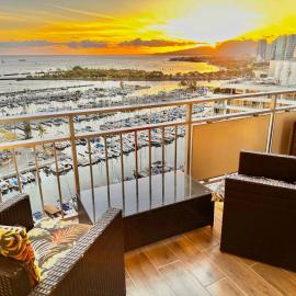 Waikiki Beach Experience! Luxury OceanView Suite!, hotel a Honolulu