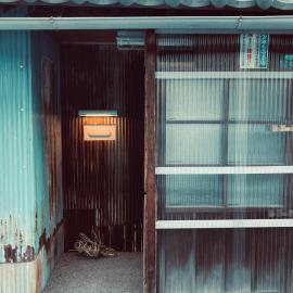一棟貸切の宿 デザイナーズinn 視点定点 旅舎، فندق في Tamano