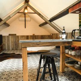 Luxe loft in vierkantshoeve, hotel a Sint-Truiden