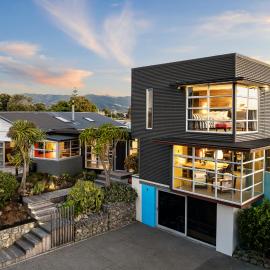 Top Floor Bed and Breakfast, hotel in Paraparaumu Beach