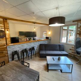 Gîte Le Hérisson calme, nature & jacuzzi-Les gîtes de la perle de Vouglans-، فندق في Cernon