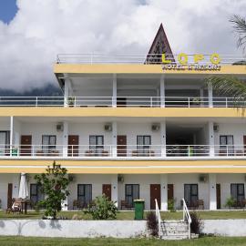 Lopo Hotel & Resort Samosir, hotel di Tomok