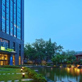Holiday Inn Express Hangzhou Huanglong, hotelli kohteessa Hangzhou