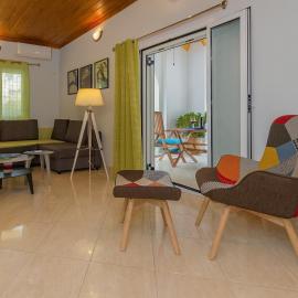 Thano's stylish flat just 150m to the beach
