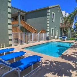 2 Bed 2 Bath 2nd Fl Condo by Beach with Pool
